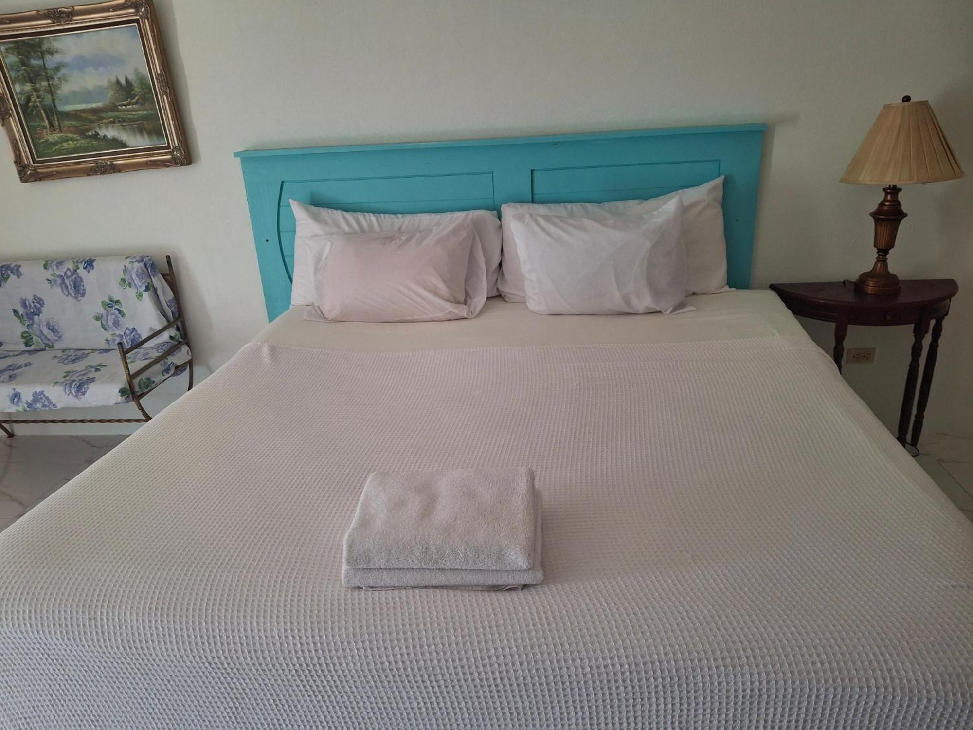 Ocean View Apartments Bridgetown Pokoj fotografie